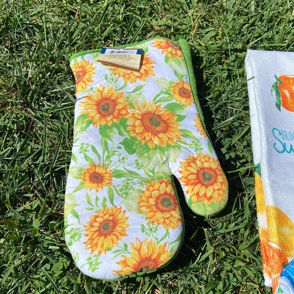 NWOT Sunshine Dish Towels